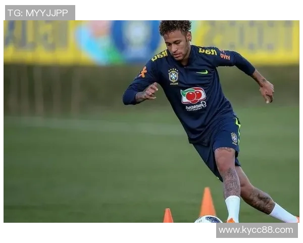 内马尔出席巴西扑克系列赛活动分享生活乐趣照片尽情享受人生