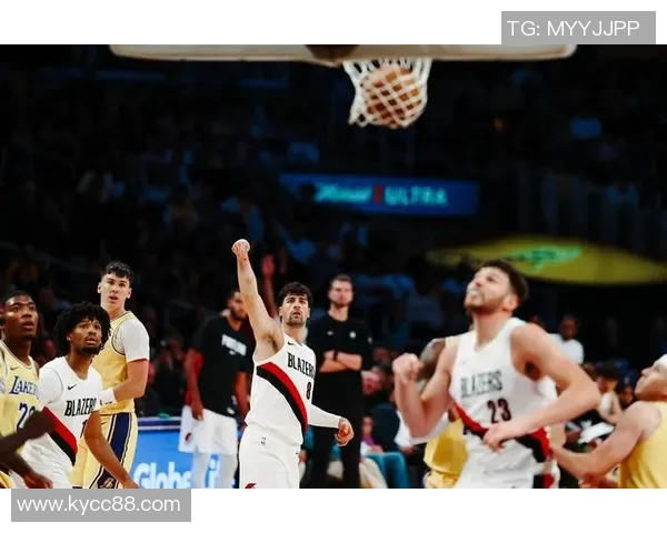 湖人半场落后开拓者10分詹姆斯贡献10分4篮板杨瀚森仍未登场